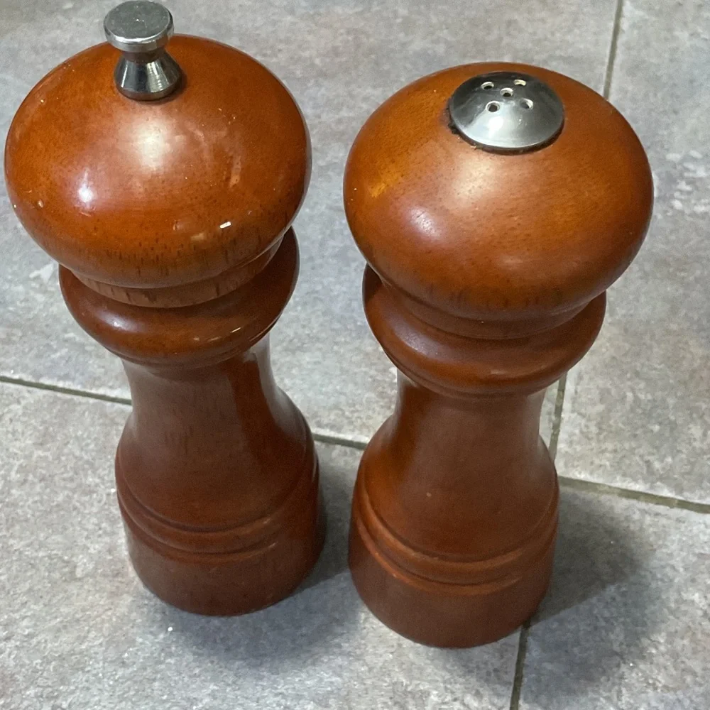 Wooden Salt and Pepper Grinder Set